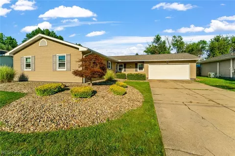5566 Madrid Dr, Austintown, OH 44515