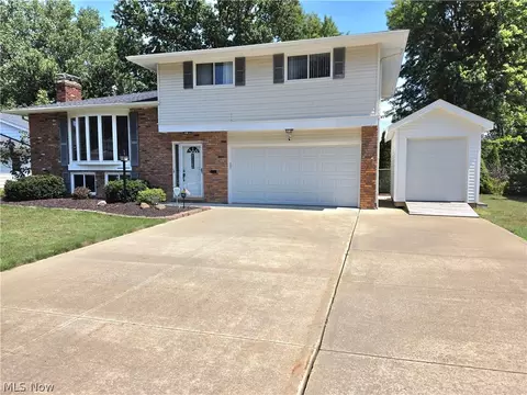 7095 Hoover Dr, Mentor, OH 44060