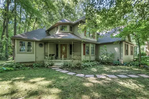 9716 N Avon Belden Rd, Grafton, OH 44044