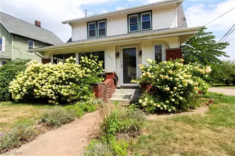 543 W Maple St, North Canton, OH 44720