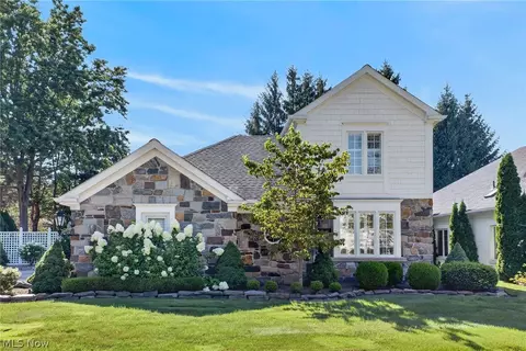 1088 Clubside Dr, Westlake, OH 44145