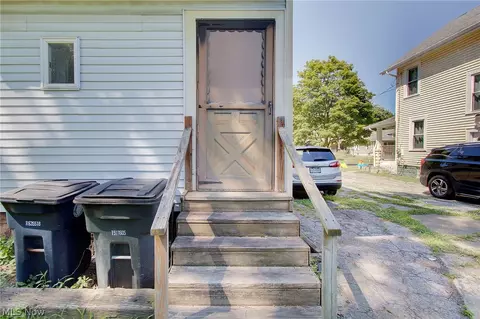 Exterior - 176 E Ido Ave, Akron, OH 44301 photo 5 of 8