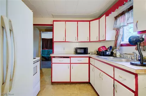 Kitchen - 176 E Ido Ave, Akron, OH 44301 photo 1 of 3