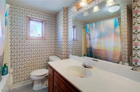 Bath - 176 E Ido Ave, Akron, OH 44301 photo 2 of 2