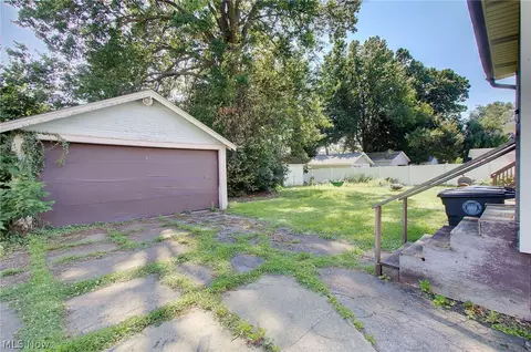 Exterior - 176 E Ido Ave, Akron, OH 44301 photo 7 of 8