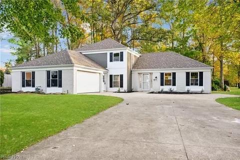 20121 Driftwood Ct, Strongsville, OH 44149