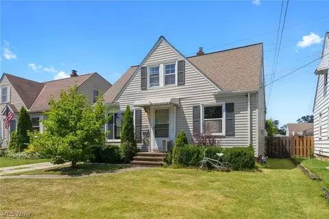 9326 Outlook Dr, Brooklyn, OH 44144