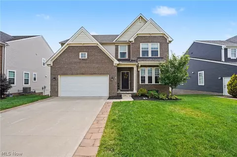 987 Hawkin Ln, Aurora, OH 44202