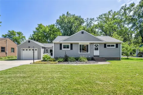 6033 Stearns Rd, North Olmsted, OH 44070