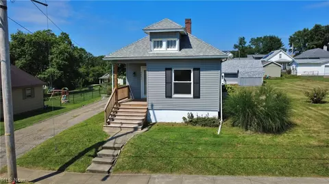 363 White Oak Ave, Zanesville, OH 43701