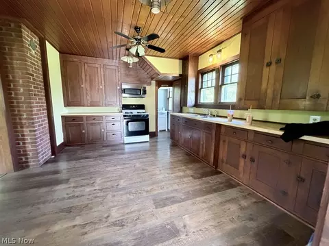 Kitchen - 370 E Under Ridge Rd, Conneaut, OH 44030 photo 1 of 1
