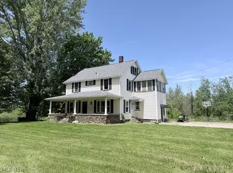 Exterior - 370 E Under Ridge Rd, Conneaut, OH 44030 photo 2 of 2