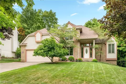 615 Highwood Dr, Cuyahoga Falls, OH 44223
