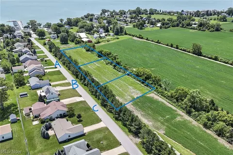 1880 S Danielle Dr, Lakeside Marblehead, OH 43440