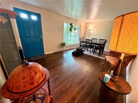 Entry Way - 116 Terrace Dr, Youngstown, OH 44512 photo 2 of 2