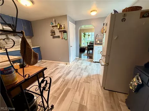Entry Way - 116 Terrace Dr, Youngstown, OH 44512 photo 1 of 2