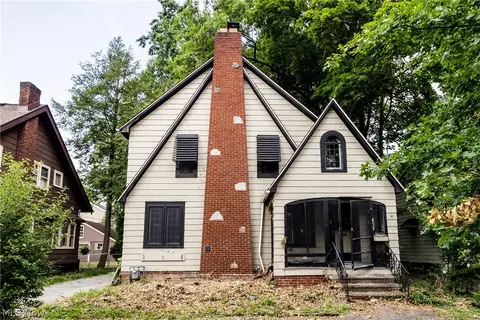 858 Roanoke Rd, Cleveland Heights, OH 44121
