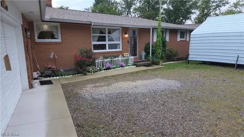 2074 Newark Rd, Zanesville, OH 43701
