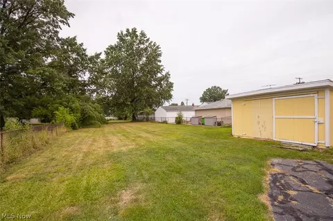 Exterior - 930 E 250th St, Euclid, OH 44132 photo 4 of 5