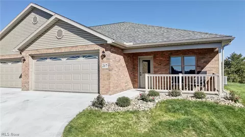 217 Pinehurst Dr, Dover, OH 44622