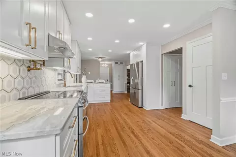 Kitchen - 3465 Cornwall Dr NW, Canton, OH 44708 photo 3 of 4