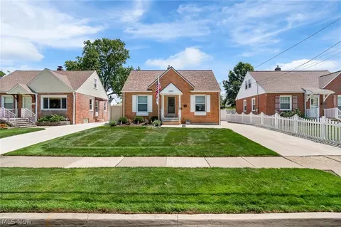 2557 9th St, Cuyahoga Falls, OH 44221