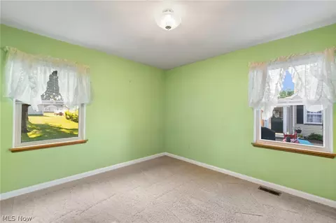 Bedroom - 154 Hilltop Dr NW, Canton, OH 44708 photo 3 of 5
