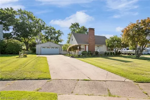 Exterior - 154 Hilltop Dr NW, Canton, OH 44708 photo 2 of 4