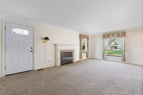 Living - 154 Hilltop Dr NW, Canton, OH 44708 photo 1 of 5