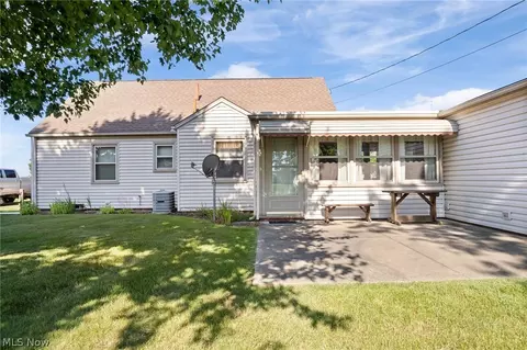 Exterior - 154 Hilltop Dr NW, Canton, OH 44708 photo 3 of 4