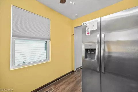 Entry Way - 7723 W River Rd S, Elyria, OH 44035 photo 3 of 5
