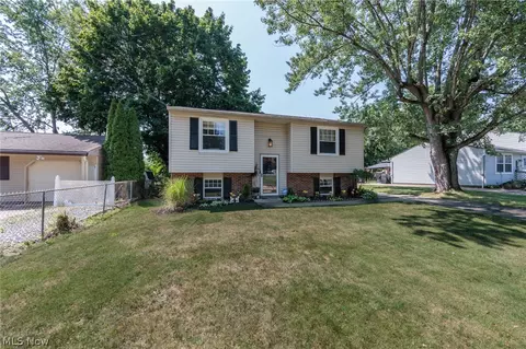 1404 Kendale Dr, Akron, OH 44314