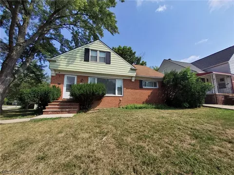 4113 Stonehaven Rd, Cleveland, OH 44121