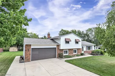 8123 Stuart Ct, North Royalton, OH 44133