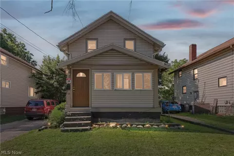 912 Hunt St, Akron, OH 44306