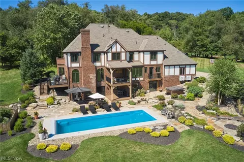 4576 Granger Rd, Akron, OH 44333