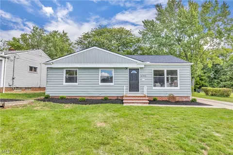 4193 Eastwood Ln, Warrensville Heights, OH 44122