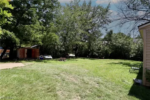 Exterior - 44 E Brookside Ave, Akron, OH 44301 photo 1 of 2