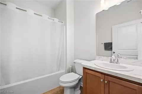 Bath - 209 Alexander Dr, Elyria, OH 44035 photo 1 of 2