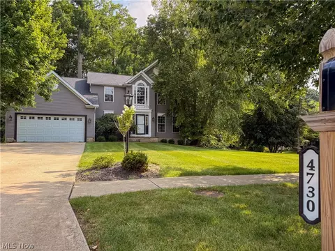 4730 Squire Dr, Sagamore Hills, OH 44067