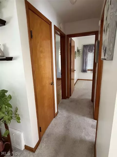 Entry Way - 3846 E 365th St, Willoughby, OH 44094 photo 2 of 3