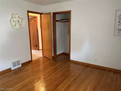 Bedroom - 3846 E 365th St, Willoughby, OH 44094 photo 2 of 4