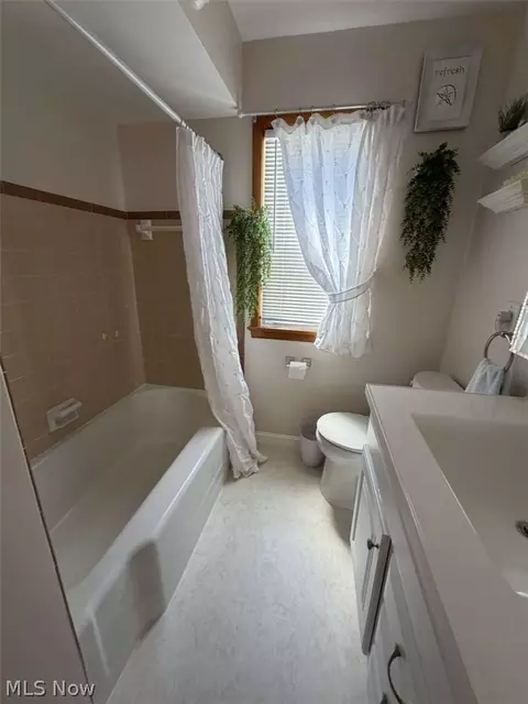 Bath - 3846 E 365th St, Willoughby, OH 44094 photo 1 of 4