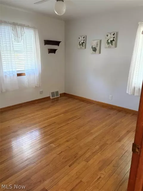 Bedroom - 3846 E 365th St, Willoughby, OH 44094 photo 3 of 4