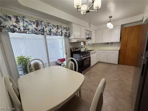 Kitchen - 3846 E 365th St, Willoughby, OH 44094 photo 2 of 2
