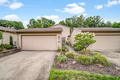 19319 Idlewood Trl, Strongsville, OH 44149