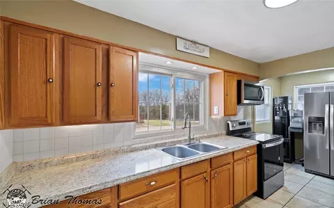 Kitchen - 162 Perry Dr NW, Canton, OH 44708 photo 2 of 2