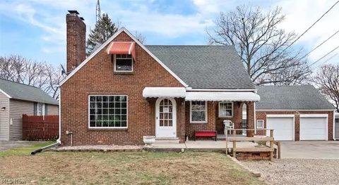 Exterior - 162 Perry Dr NW, Canton, OH 44708 photo 1 of 4
