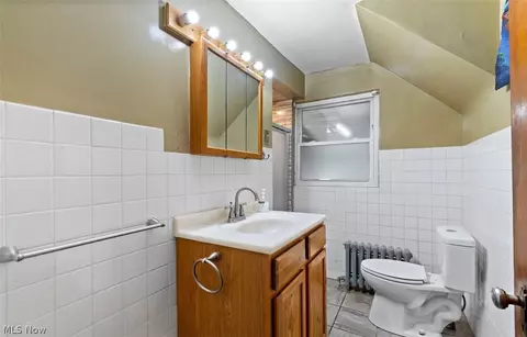 Bath - 162 Perry Dr NW, Canton, OH 44708 photo 1 of 3