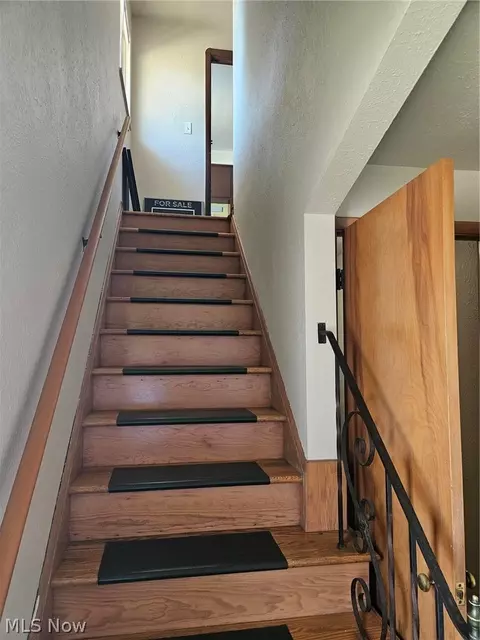 Entry Way - 6003 Belmere Dr, Parma, OH 44129 photo 2 of 4